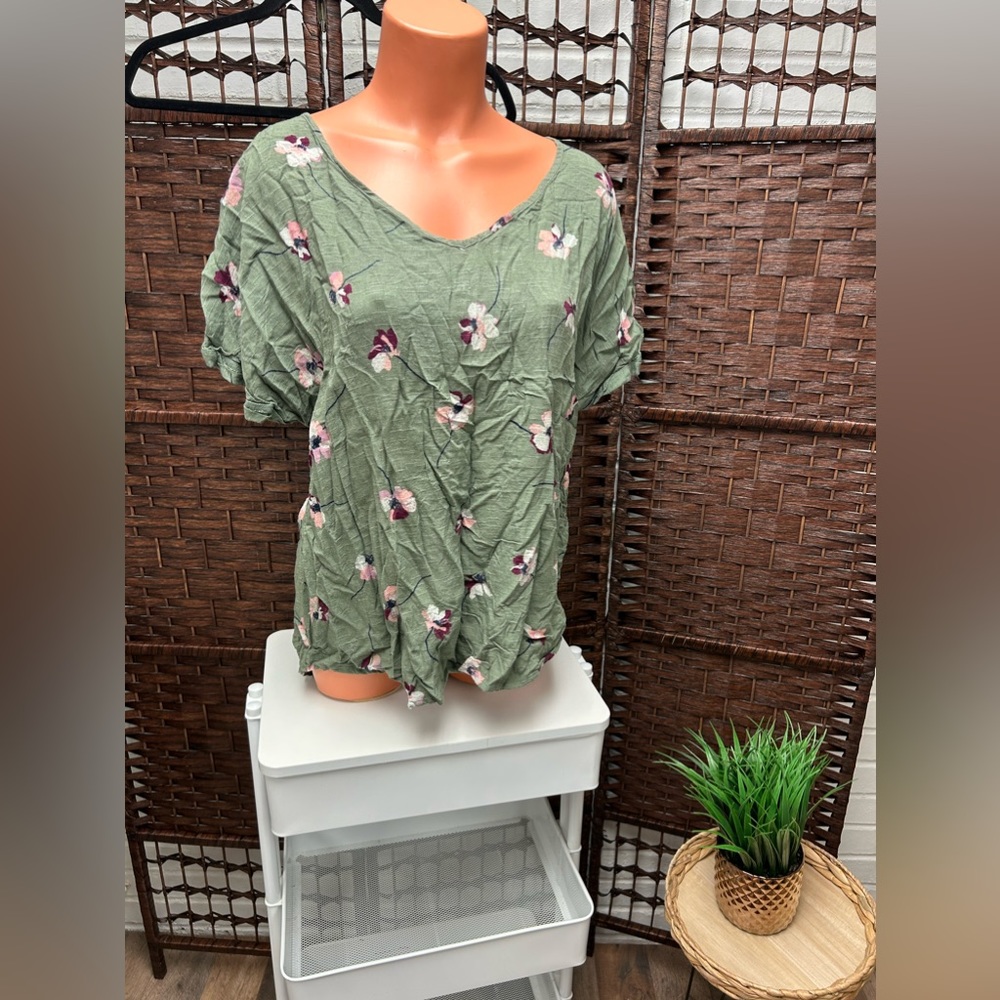 SO Green and Pink Floral Top/shirt/blouse